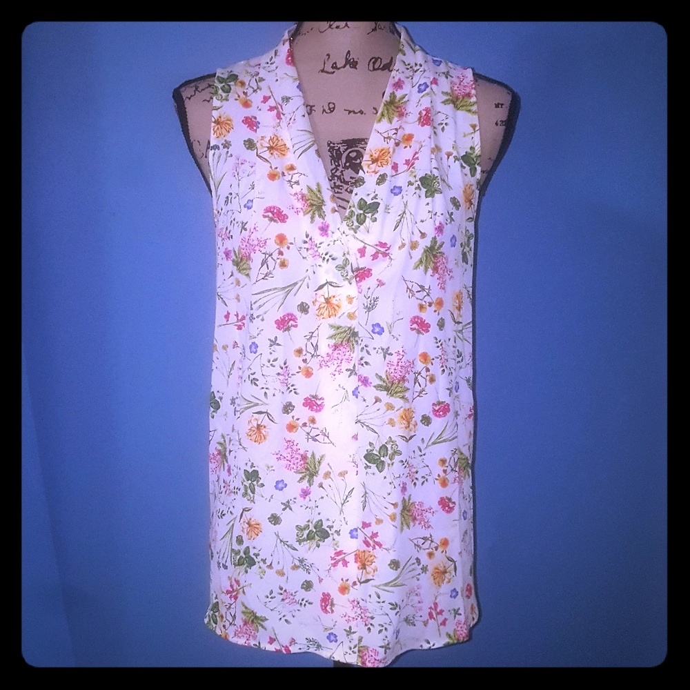 Vince Camuto sleeveless blouse- L